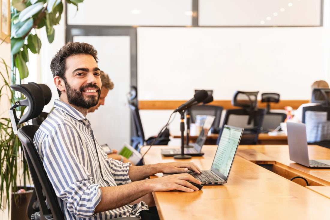 Lapdock vs Portable Monitor: Which Mobile Workstation Setup Is Better?
