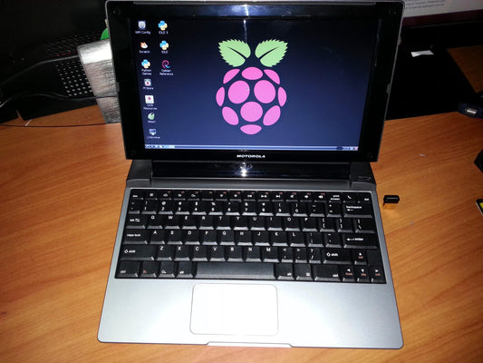 DIY Raspberry Pi Laptop: Using a Lapdock as a Pi Monitor &amp; Keyboard